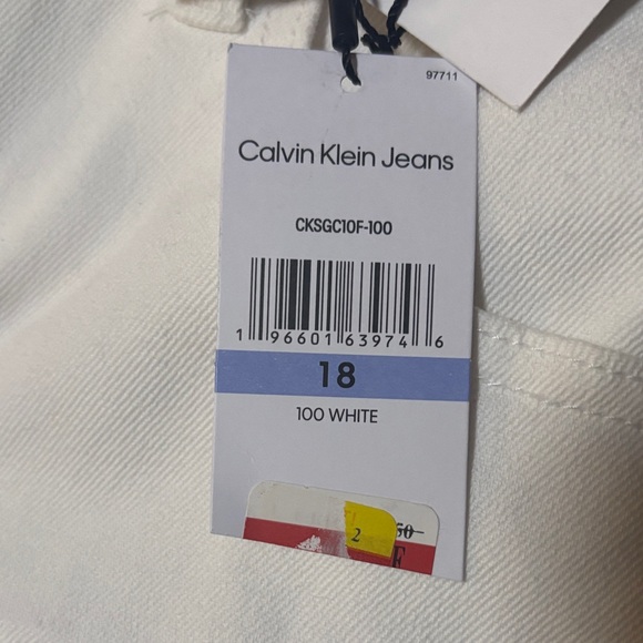 Calvin Klein Men's White Jean Shorts - Picture 3 of 3